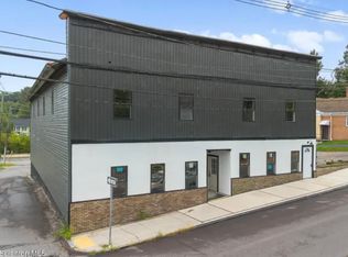 42 Main St, Dallas, PA 18612