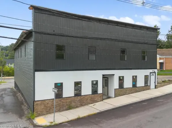 42 Main St, Dallas, PA 18612