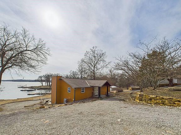3rd image of 833 190th St