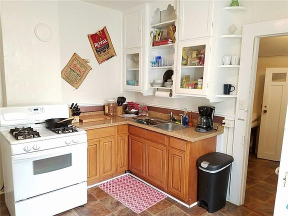 4th image of 8922-24 Birch St