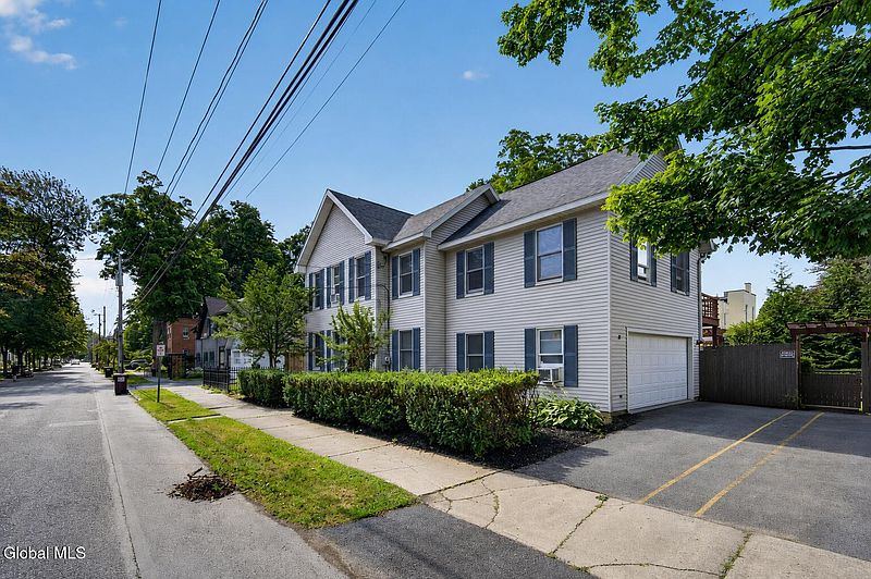 3rd image of 20 George Street