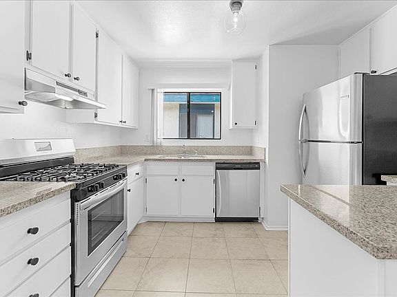 3rd image of 444 W Windsor Rd #10