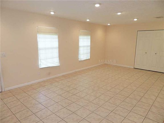 3rd image of 1216 W Camellia Dr