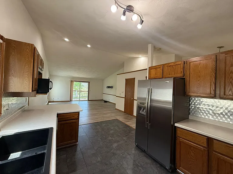 2101 Green Valley Dr — Photo 6