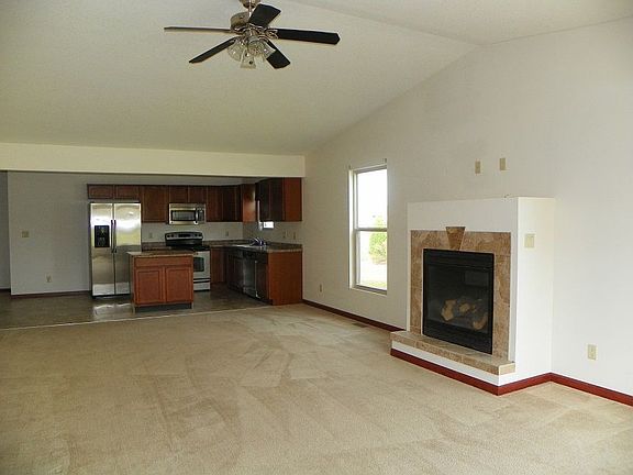 3rd image of 1124 White Birch Dr