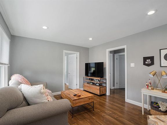 2nd image of 9245 Southview Ln