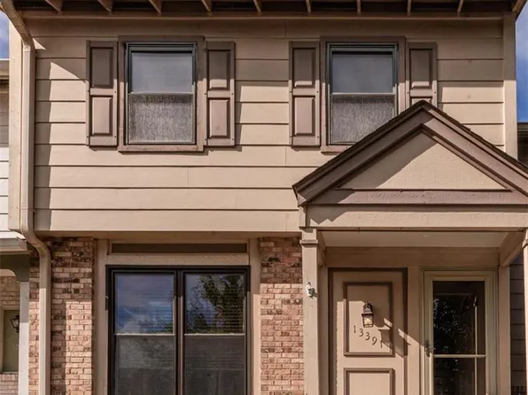 13391 Hiddendale Ln, Ballwin, MO 63021