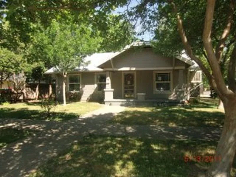 580 Pomona Ave photo 1