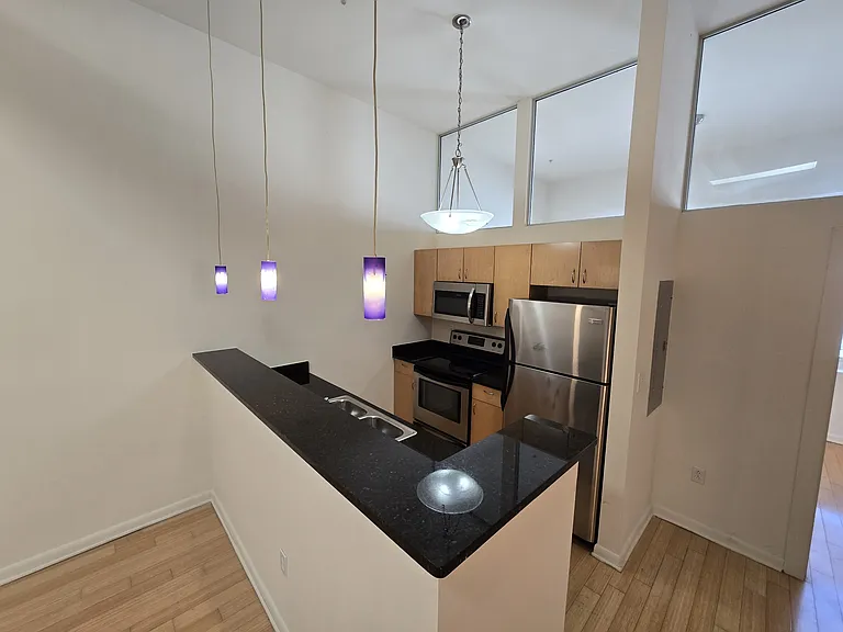 917 W Marshall St #202 — Photo 7