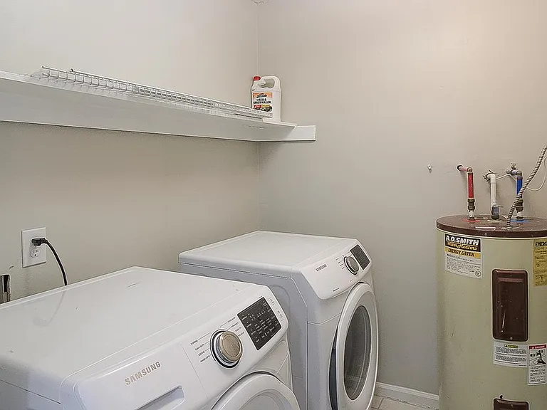 1235 Pineridge Way — Photo 7