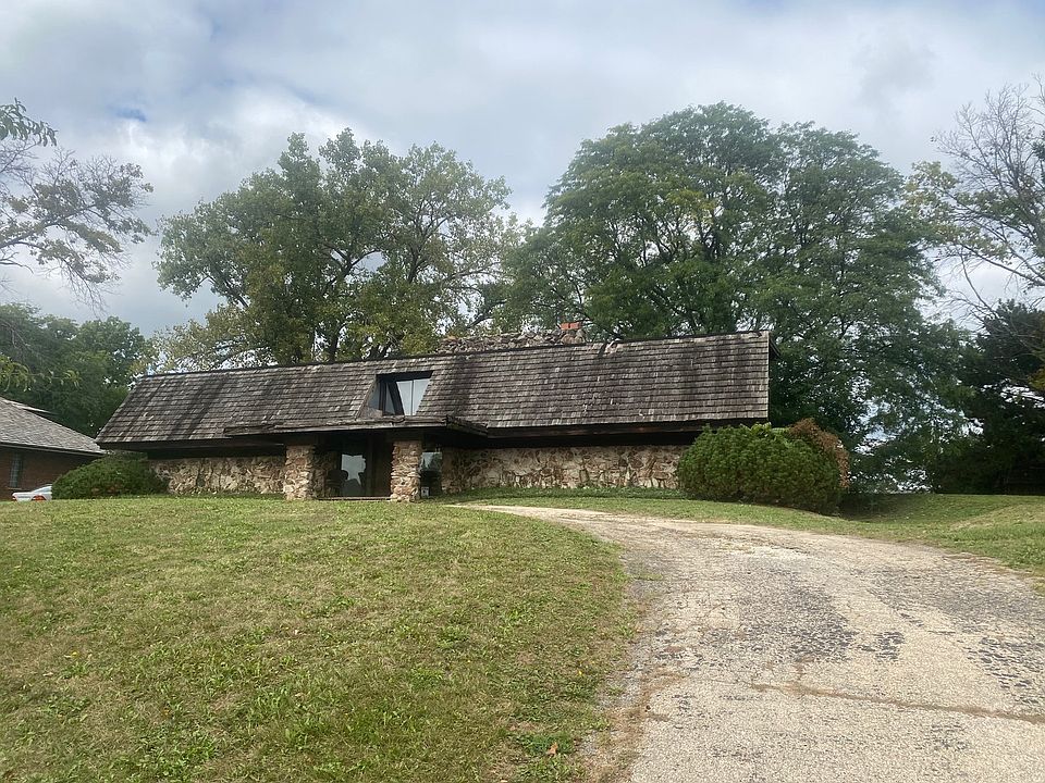 2nd image of 11 Pembroke Ln