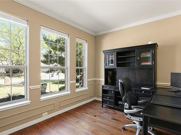 4th image of 7109 Oakbury Ln