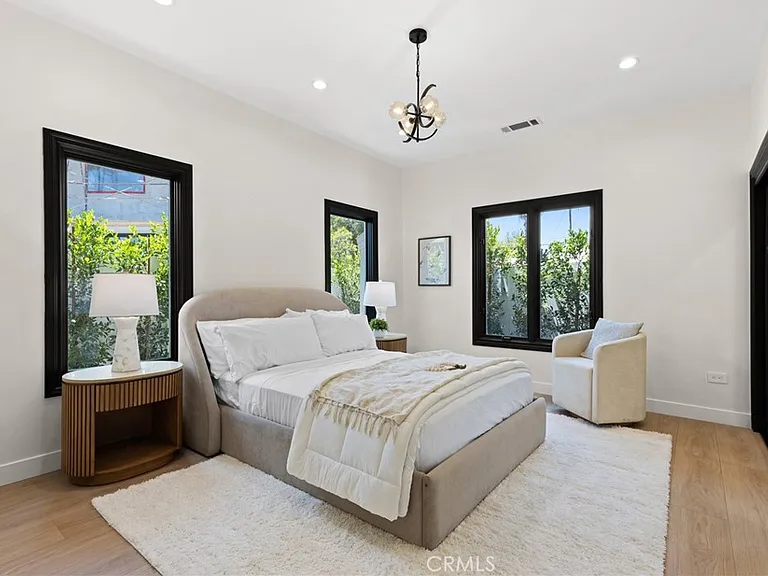 6016 N Woodlake Ave — Photo 17