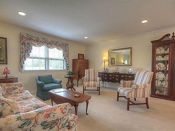 3rd image of 3188 Carriage Ln