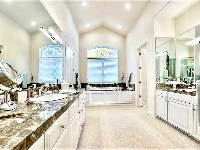 5820 Strasbourg Ct — Photo 15
