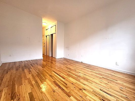2nd image of 313 E 90th St APT 5D
