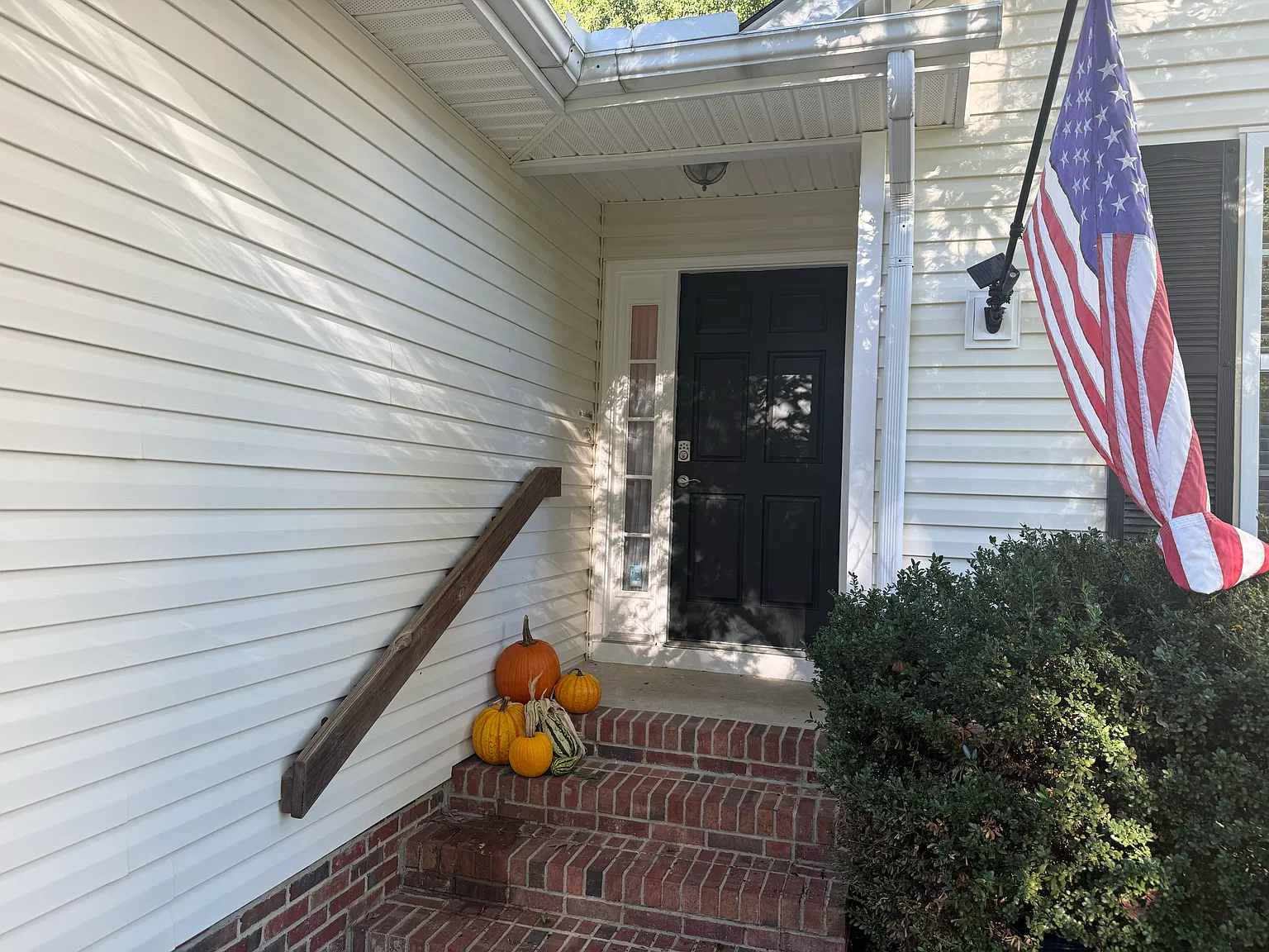 3 bed, 1510 sqft, $2,100 — Photo 2
