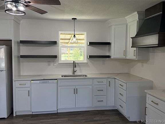 5th image of 34 1st St