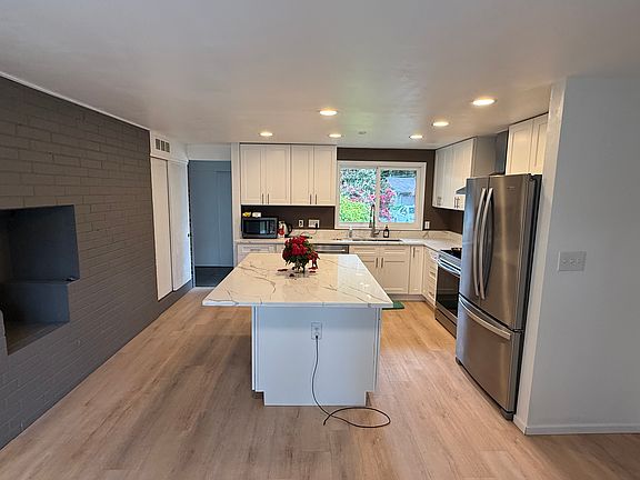 2nd image of 16621 Lake Hills Blvd
