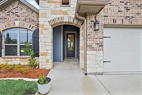 3 bed, 1829 sqft, $2,600 — Photo 2