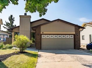 36 N Berkley Pl NW, Calgary, AB T3K 1A7