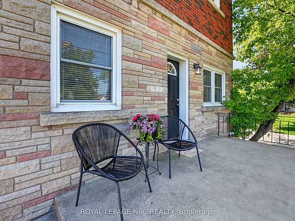 3rd image of 185 Catherine St