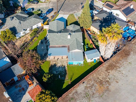 5th image of 740 Camphor Way