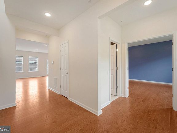 5th image of 303 Stafford Ct