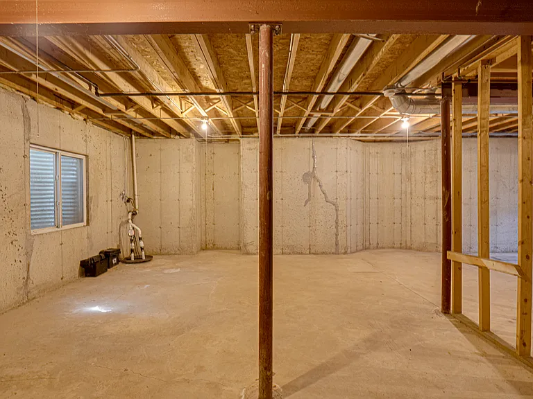 2464 Blue Spruce Ln — Photo 26