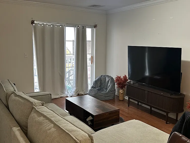 19 Isaacs St #208 — Photo 2