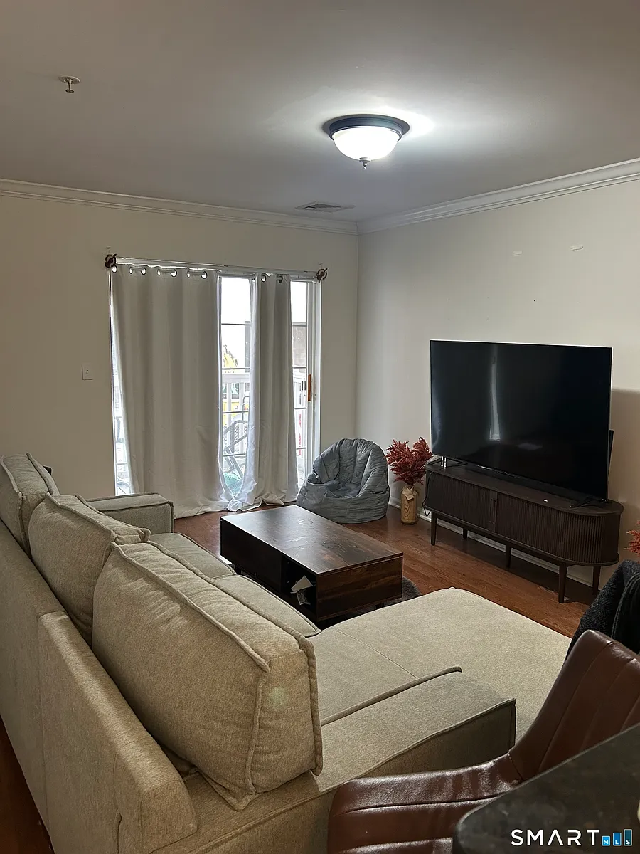 Building Photo - 19 Isaacs St #208
