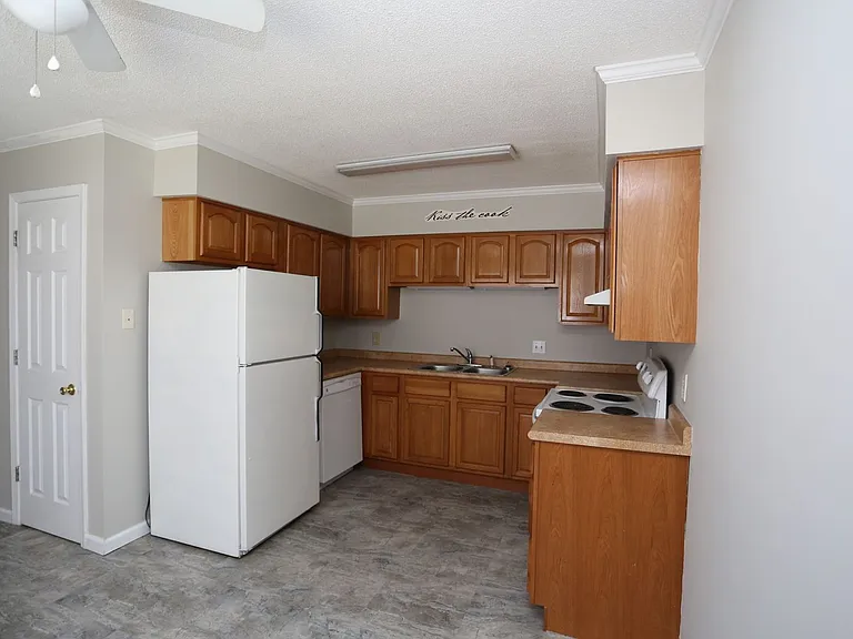226B Courtney Way — Photo 4