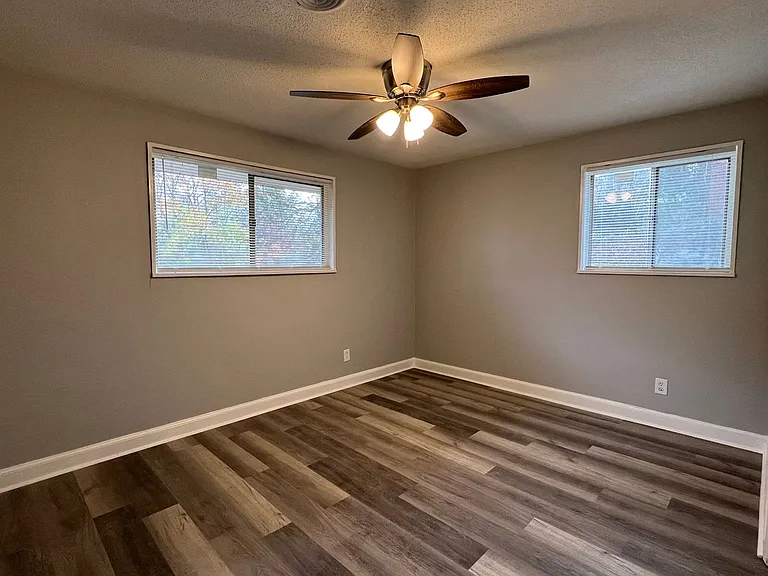3608 Willow Lane Dr — Photo 9