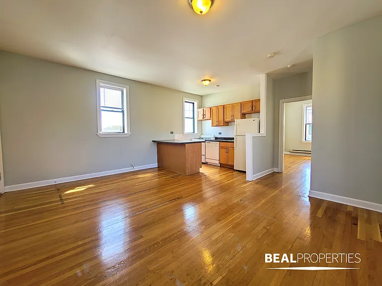 719-27 West Barry Avenue — Photo 24