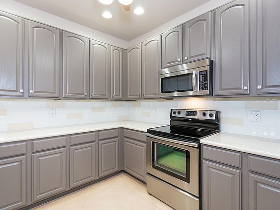 5th image of 2747 N Saramano Ln