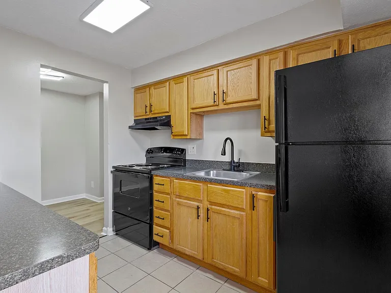 The Vistas Apartment Homes — Photo 11