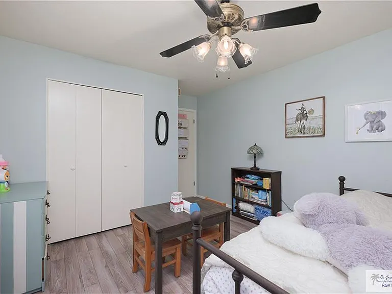 505 W Esperanza Ave — Photo 16