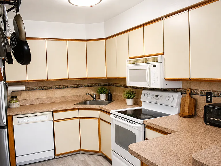 1441 Union Tpke #C9 — Photo 5