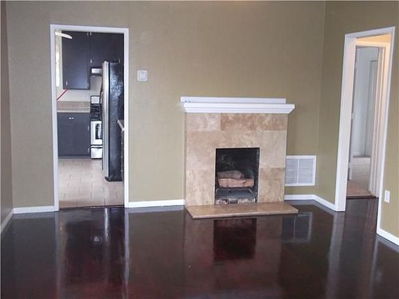 2nd image of 1114 E 6th St