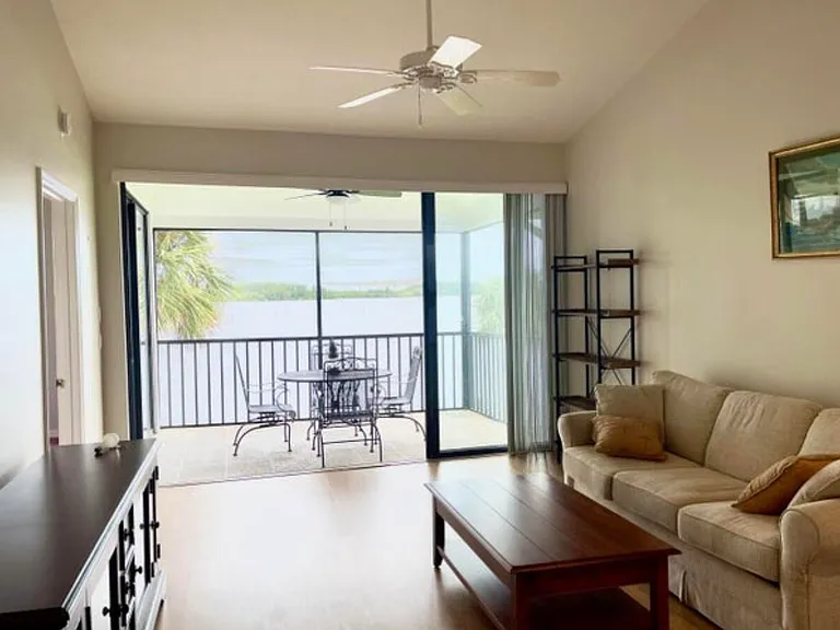 6142 SE Landing Way #9-11 — Photo 7