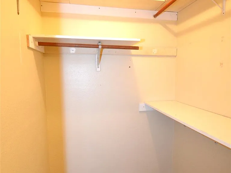 8833 Tallwood Dr — Photo 17