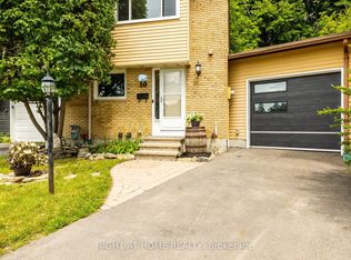30 Berkshire Way, Ottawa, ON K2J2B2
