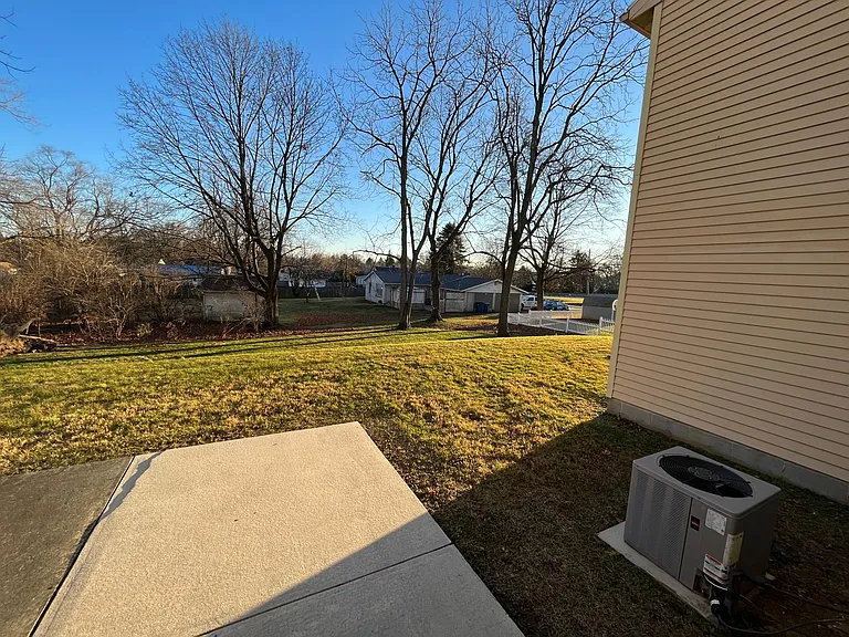 1004 Rebecca St — Photo 30