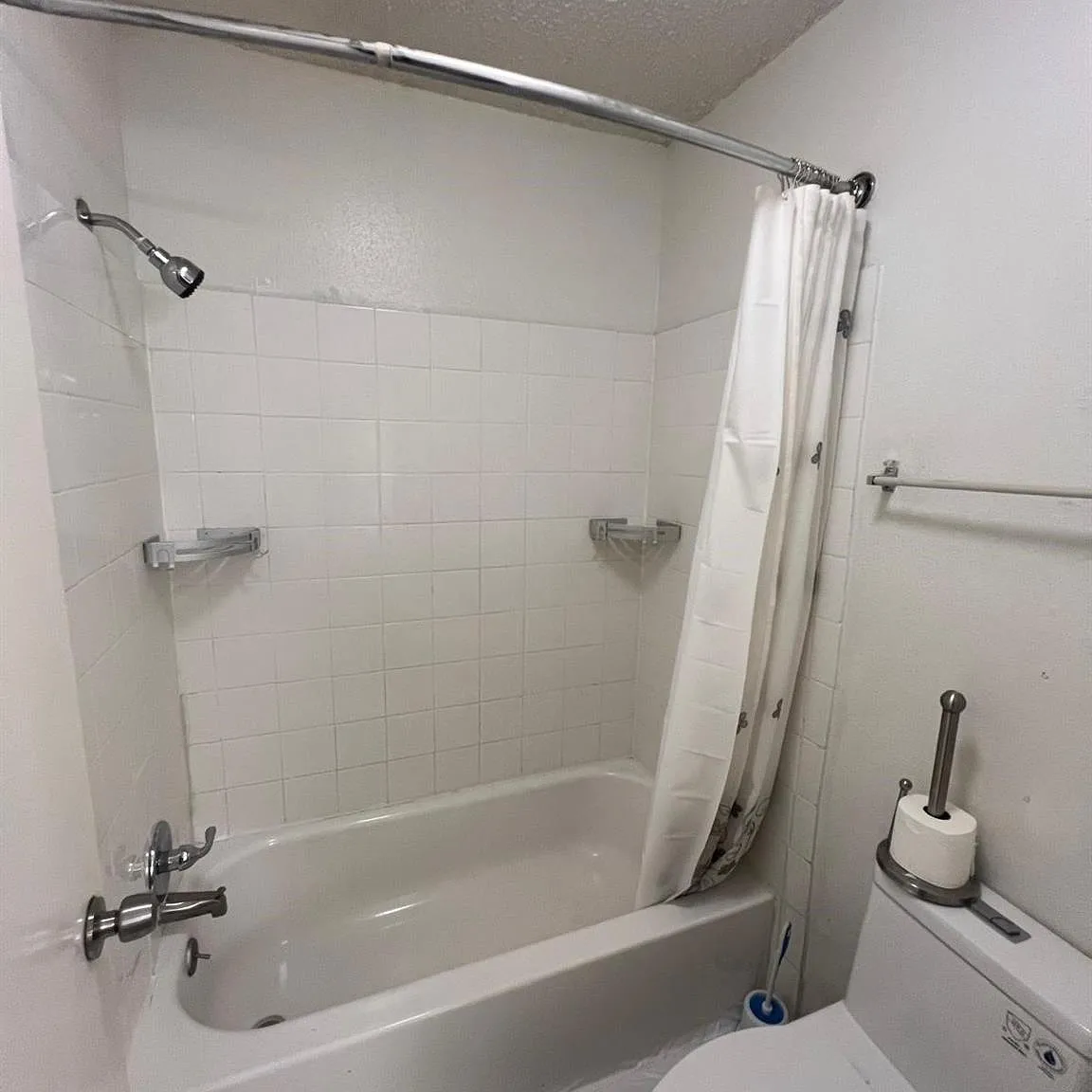 3 bed, 2.5 bath, 1422 sqft, $1,800 — Photo 2