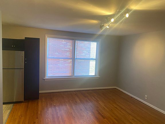 4th image of 833 Sudbury Dr APT 2