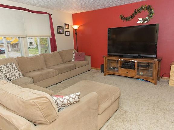 3rd image of 56 Oakhurst Dr