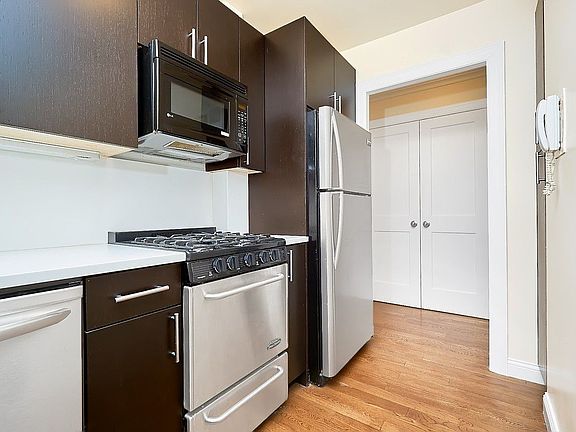 3rd image of 333 E 34th St APT 3G