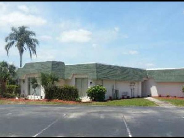 306 Golf Villas Ct NW