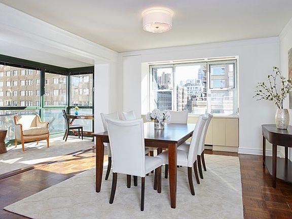 2nd image of 931 Lexington Ave