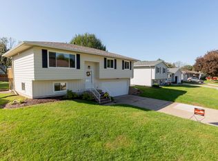 916 6th St, Hampton, IL 61256